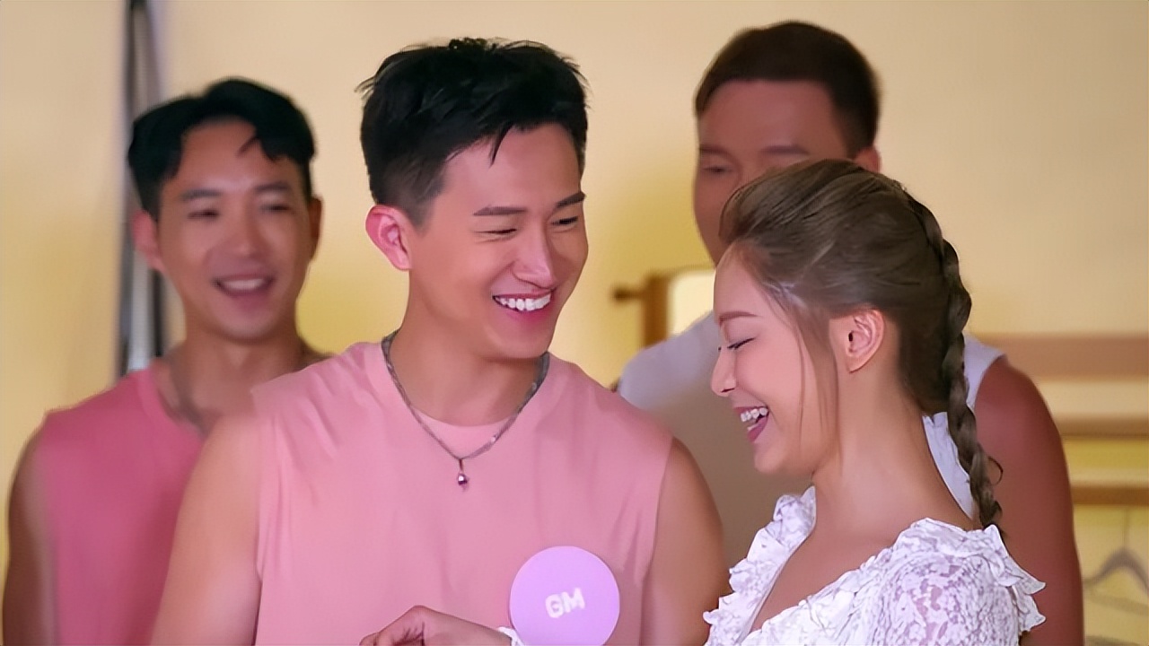 TVB男星凭恋综人气急升,入行4年无法稳定支付家用,直言对不起母亲