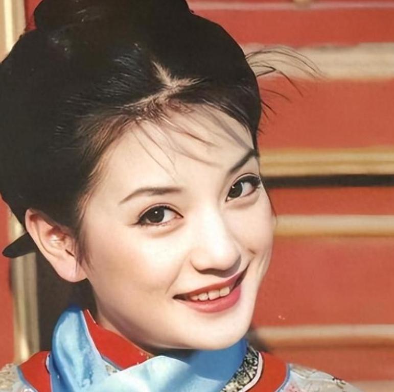 封杀4年，50岁赵薇又传新消息，状态不输当年，却走不了回头路！