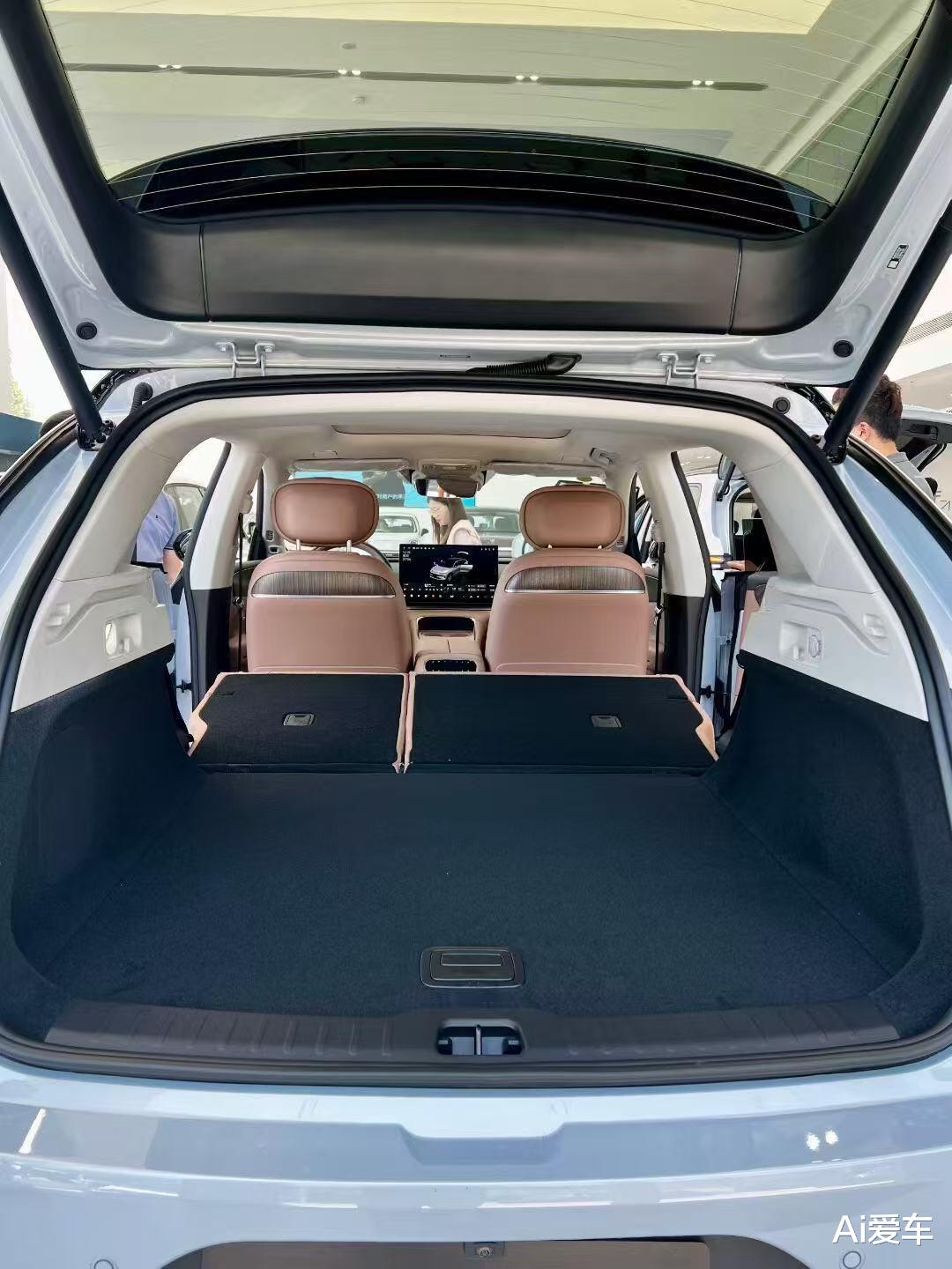 新款零跑C11实车现身!标配激光雷达,HUD+800V快充+续航1220km