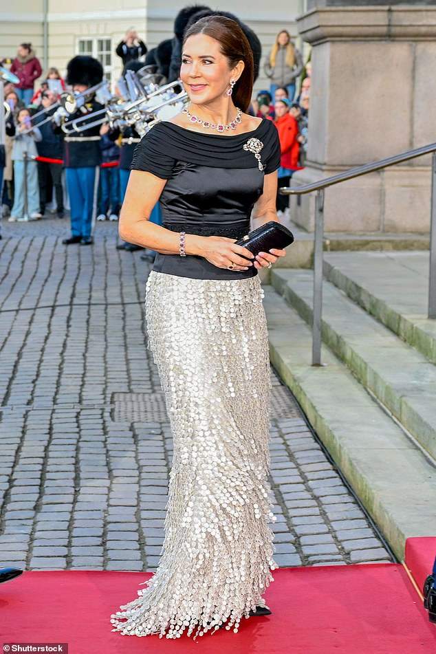 丹麦公主18岁生日庆典!有着中国血统的丹麦王子也来了,太帅气了