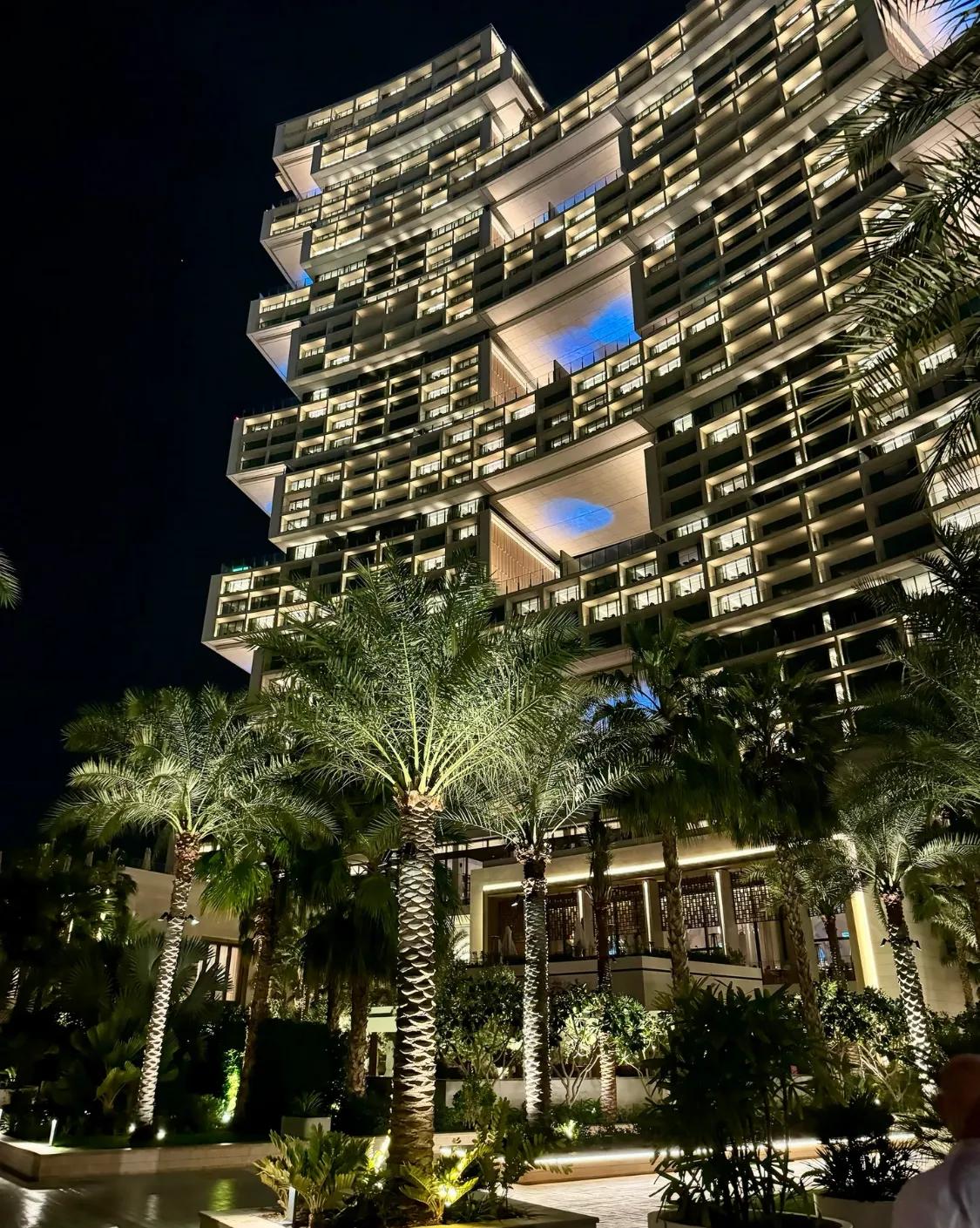 章泽天和刘强东在迪拜过圣诞节，住几万一晚的豪华酒店，太浪漫了