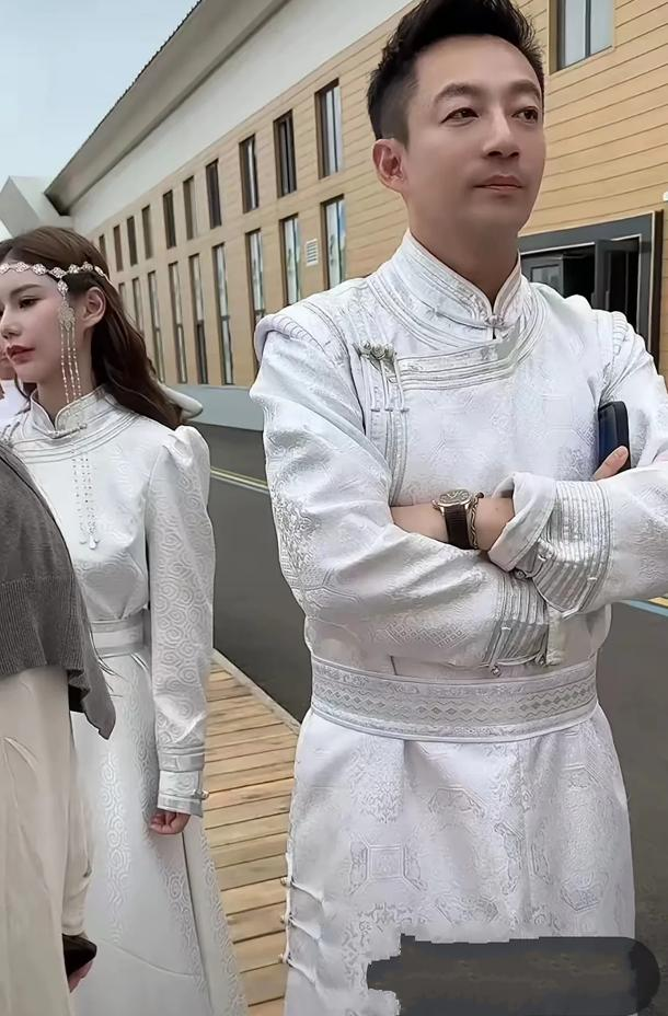 汪小菲儿子正面照公开，戴牙套导致嘴凸，颜值下滑严重没他爸帅