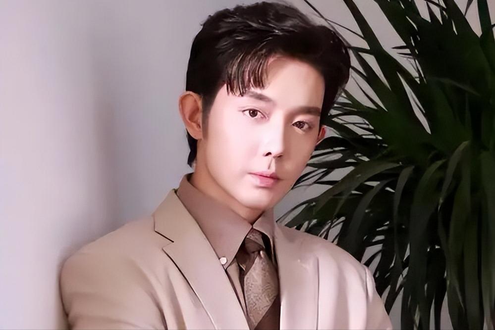 短剧男神“名草有主”！这3位已婚男星，谁的老婆最让人羡慕？