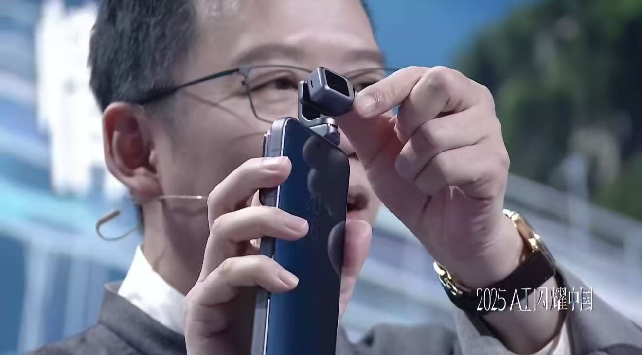 AI大腦+機器人行動+極致影像 榮耀用ROBOT PHONE講好下一個手機故事