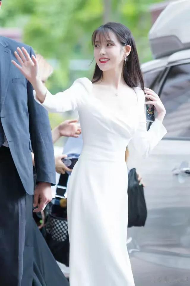 李知恩下班美图赏析