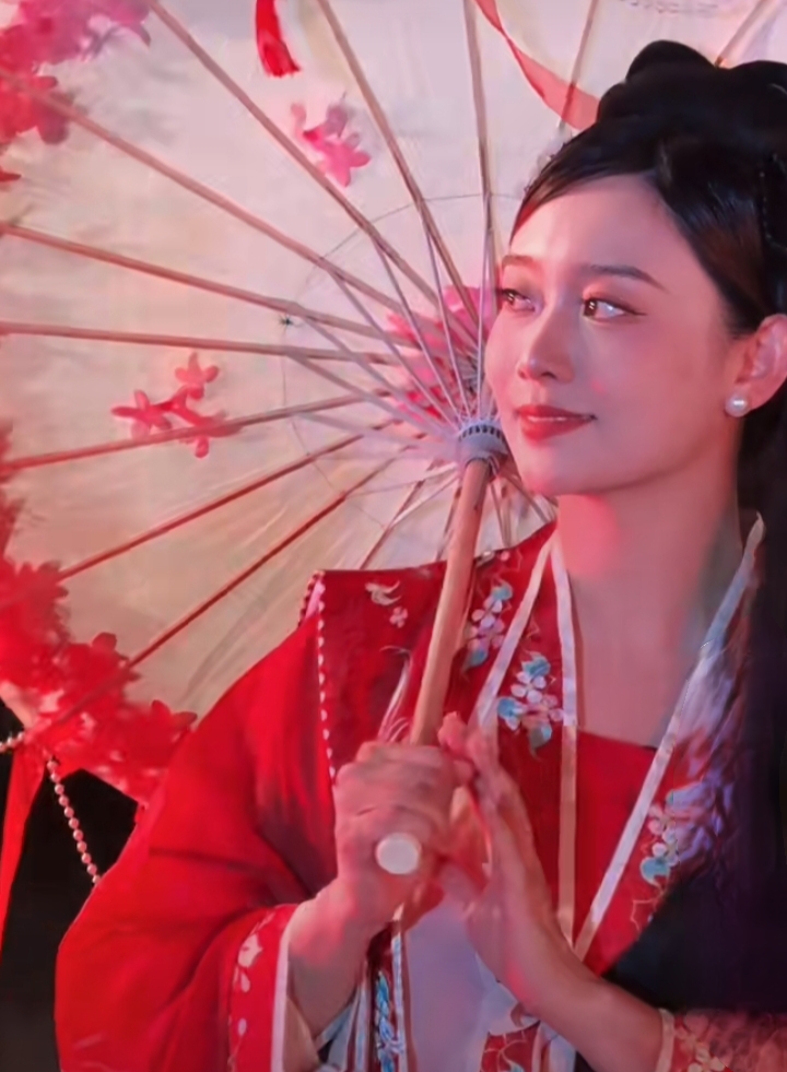 李七月一袭古装,祝双节快乐,幸福安康