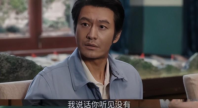 黄晓明杨颖带儿子游玩!给前妻拎包很顺手,小海绵明显跟妈妈亲近