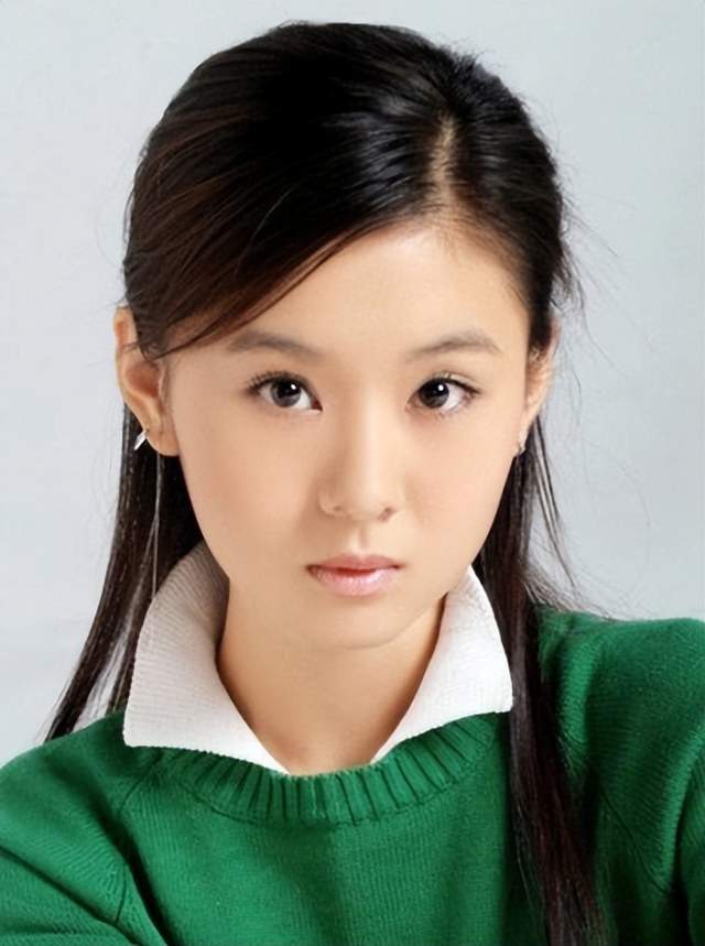 出道至今零绯闻从不接吻戏，结婚12年依然甜蜜，一家四口其乐融融