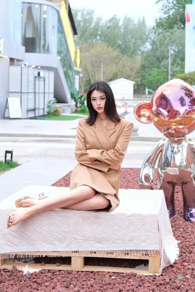 世界名模余薇薇。