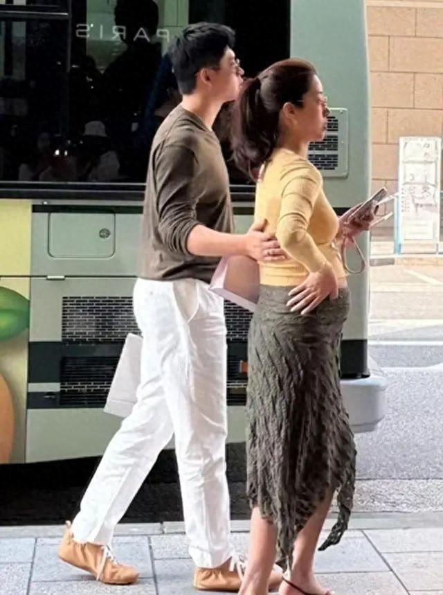 32 岁杨采钰怀孕照美到犯规!这哪像孕妇,分明是在拍高定大片