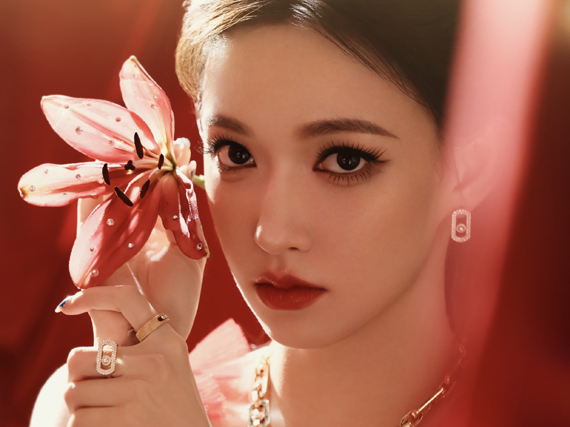 程潇：从“人间芭比”到现实版传奇的破茧之路