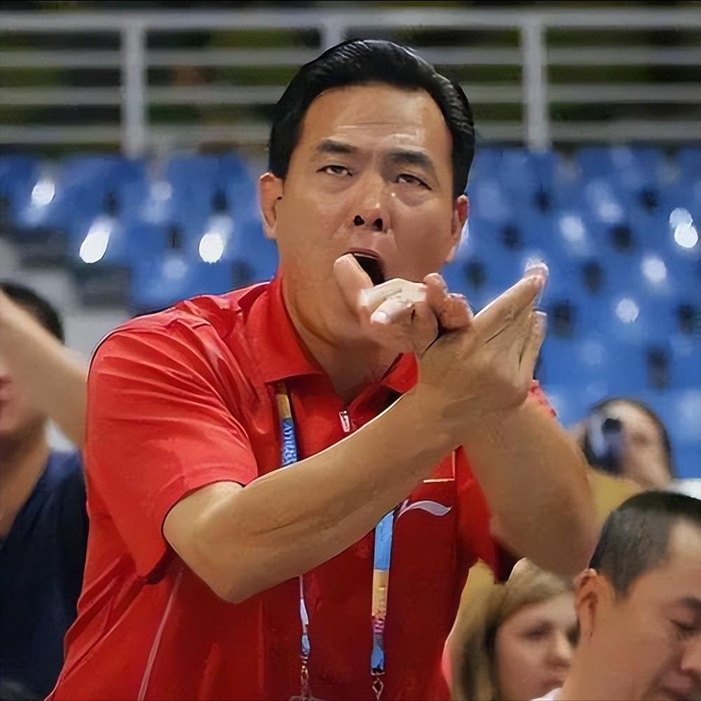 64岁蔡振华老婆，是我们熟悉的艺术家，如今演员儿子成两人的骄傲