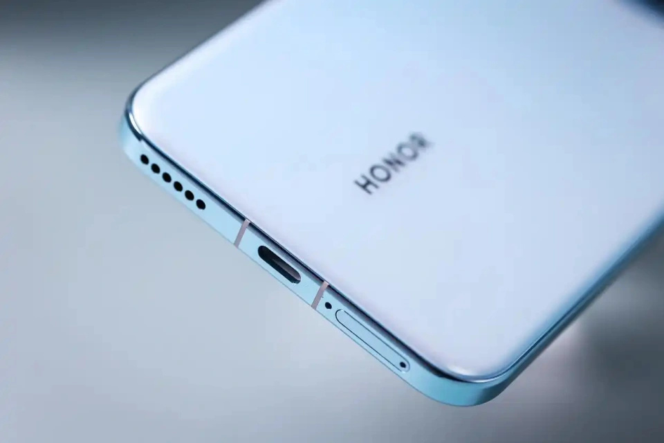 榮耀“放手一搏”，16GB+512GB跳水1254元，高配旗艦跌至“清倉價”