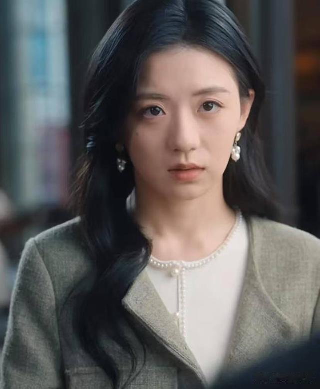 别尬吹短剧了!3 位短剧女神演技翻车,网友:还不如素人有代入感