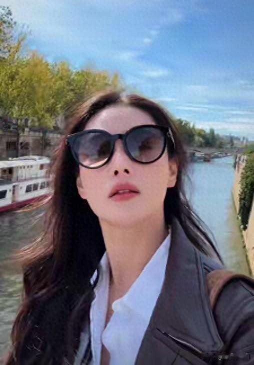 张馨予婚后生活太真实，在家连睡15小时，做饭时老公当专属摄影师