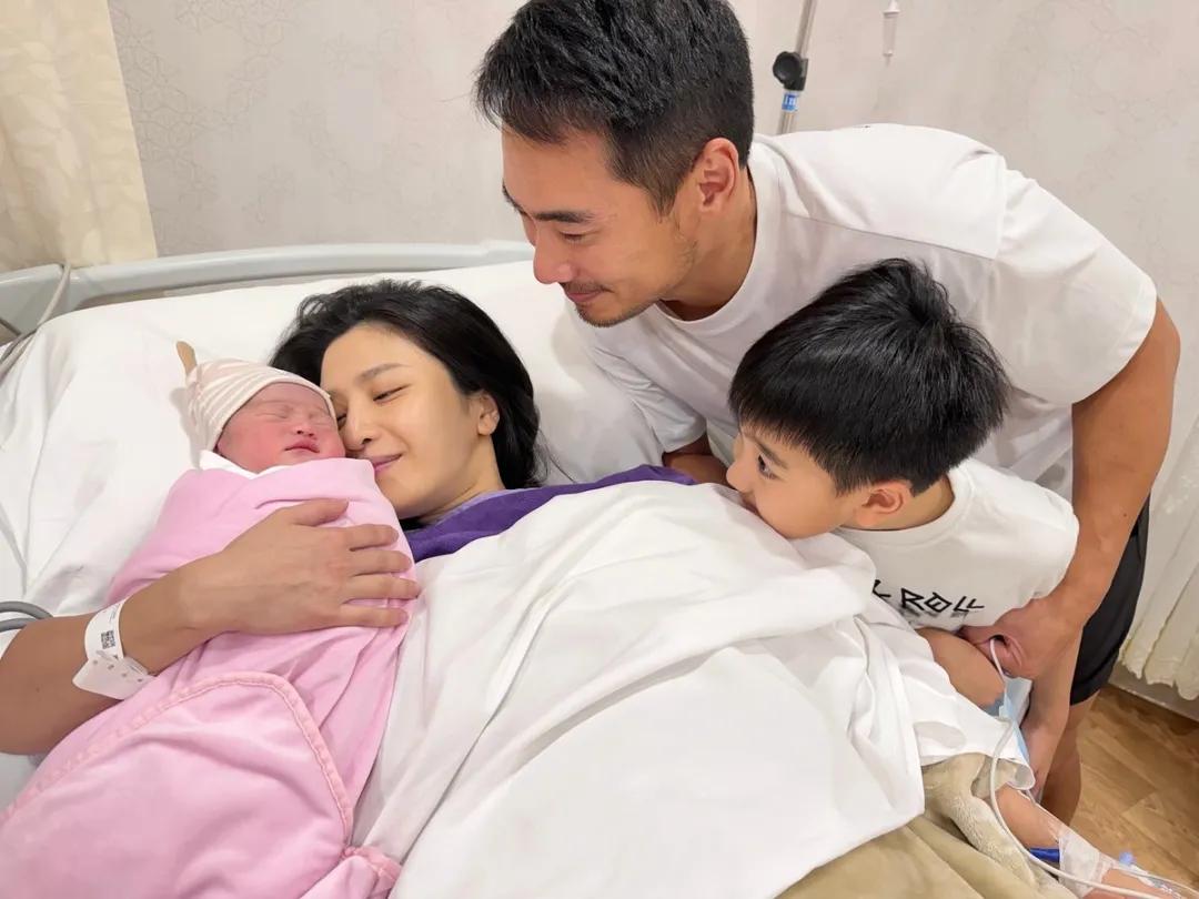 前TVB女星宣布诞下第二胎,曾忧心宝宝或有缺陷,今剖腹产女报平安