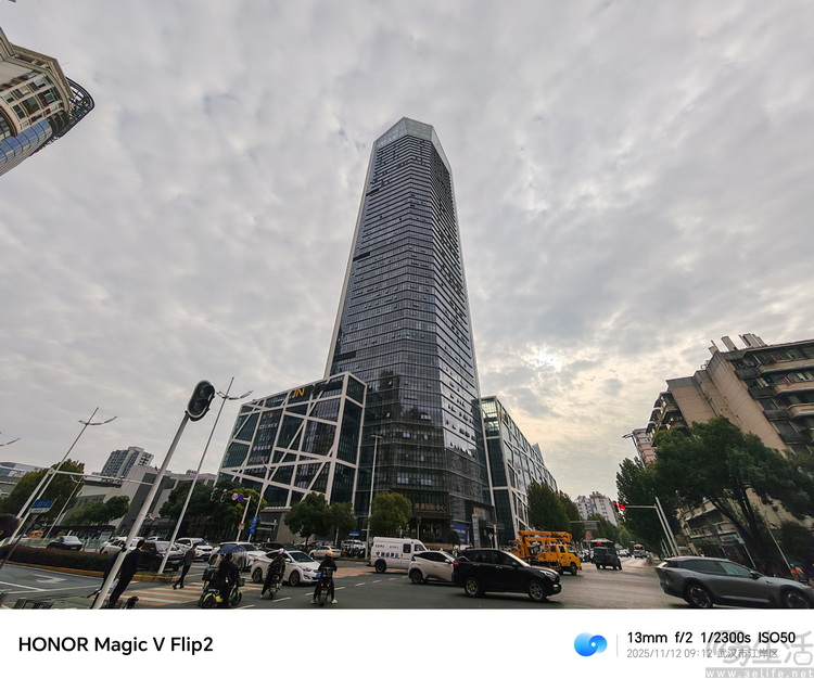 到了2025年，“小折疊”比過去好用了嗎