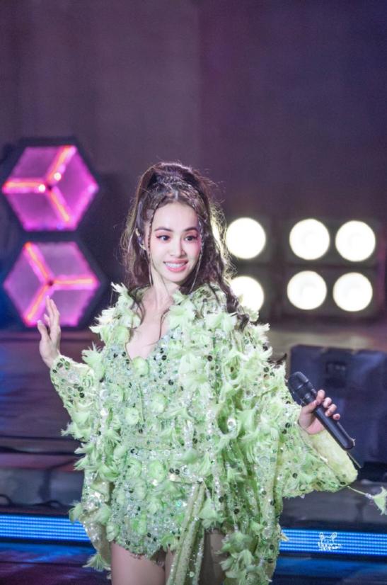 立场模糊、央视除名，这一次，谁也救不了“崇洋媚外”的蔡依林！