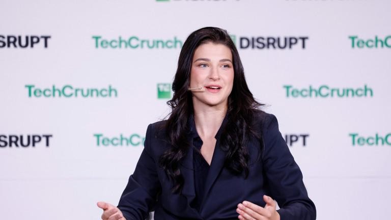 比尔盖茨小女儿:称创业“不靠爹”,炫耀自己筹资12亿,又被嘲了