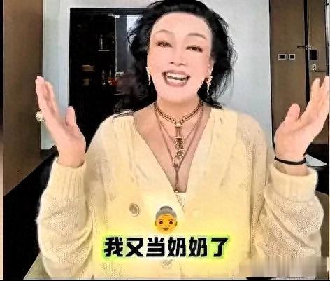 汪小菲大方晒娃，三胎儿子五官立体很帅气，马筱梅产后气色好
