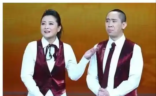 43岁贾玲晒近照，与汪顺打网球回应“复胖”，徐峥的话应验了