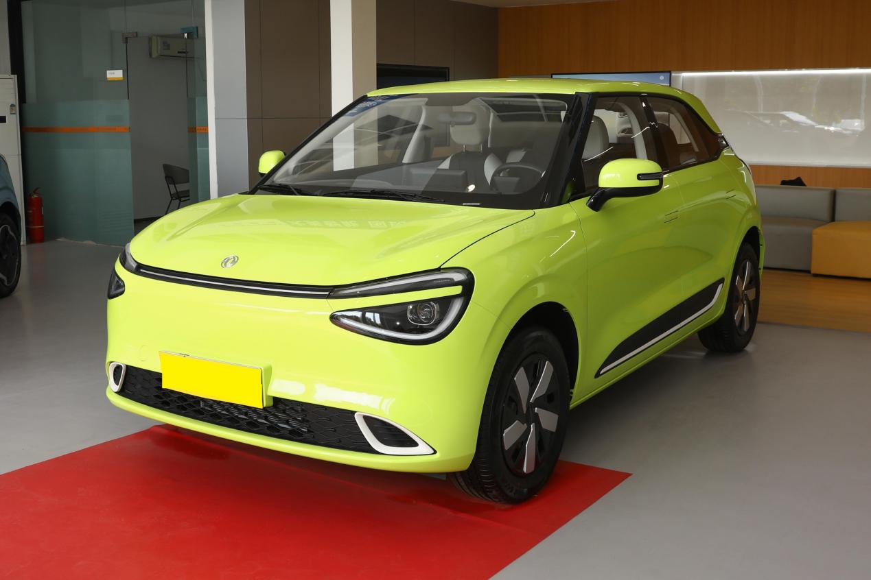 真香一口价6.78万，配无框门+5座，330km续航，这小车适合年轻人