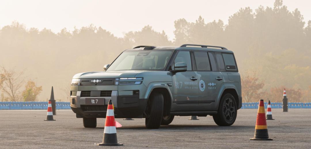 方程豹钛7试驾:刚柔并济的城市出行新体验