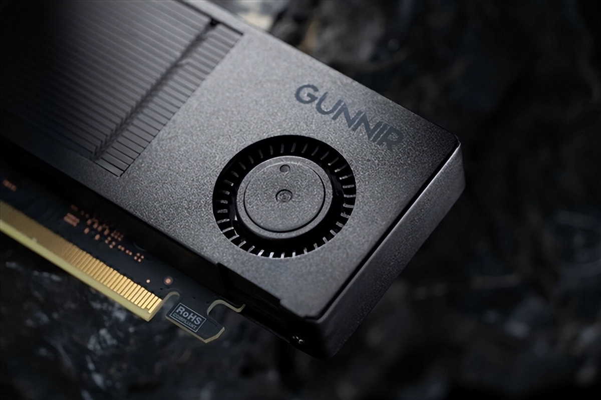 全金屬外殼 帥爆！Intel顯卡也可以如此迷你