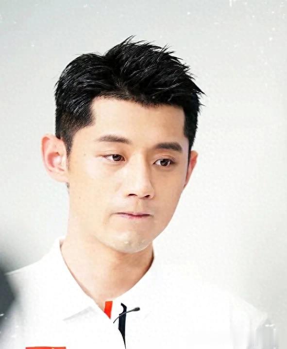 张继科与女友张蕊吃火锅被偶遇，感情稳定，网传二人已结婚生子