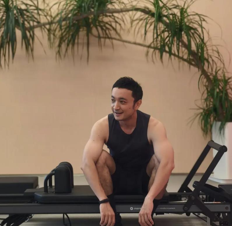 出轨、被央视除名？42岁尼格买提高调官宣喜讯，彻底打脸撒贝宁