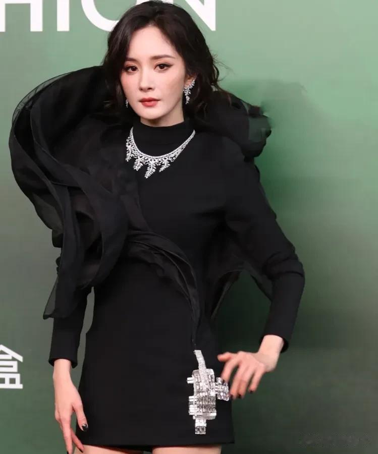 杨幂新剧拿奖,赵丽颖评奖期内颗粒无收,85花top还能争十年