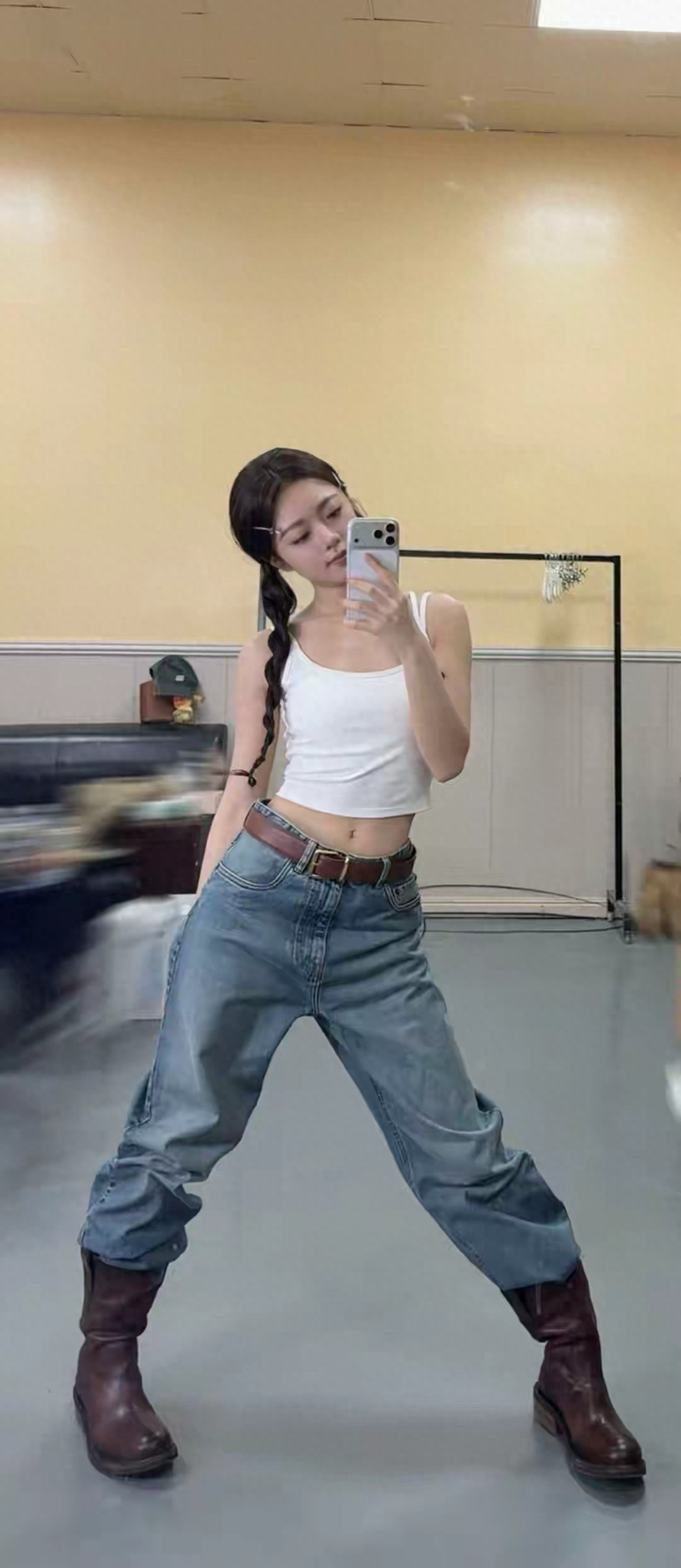 赵今麦运动背心露脐装