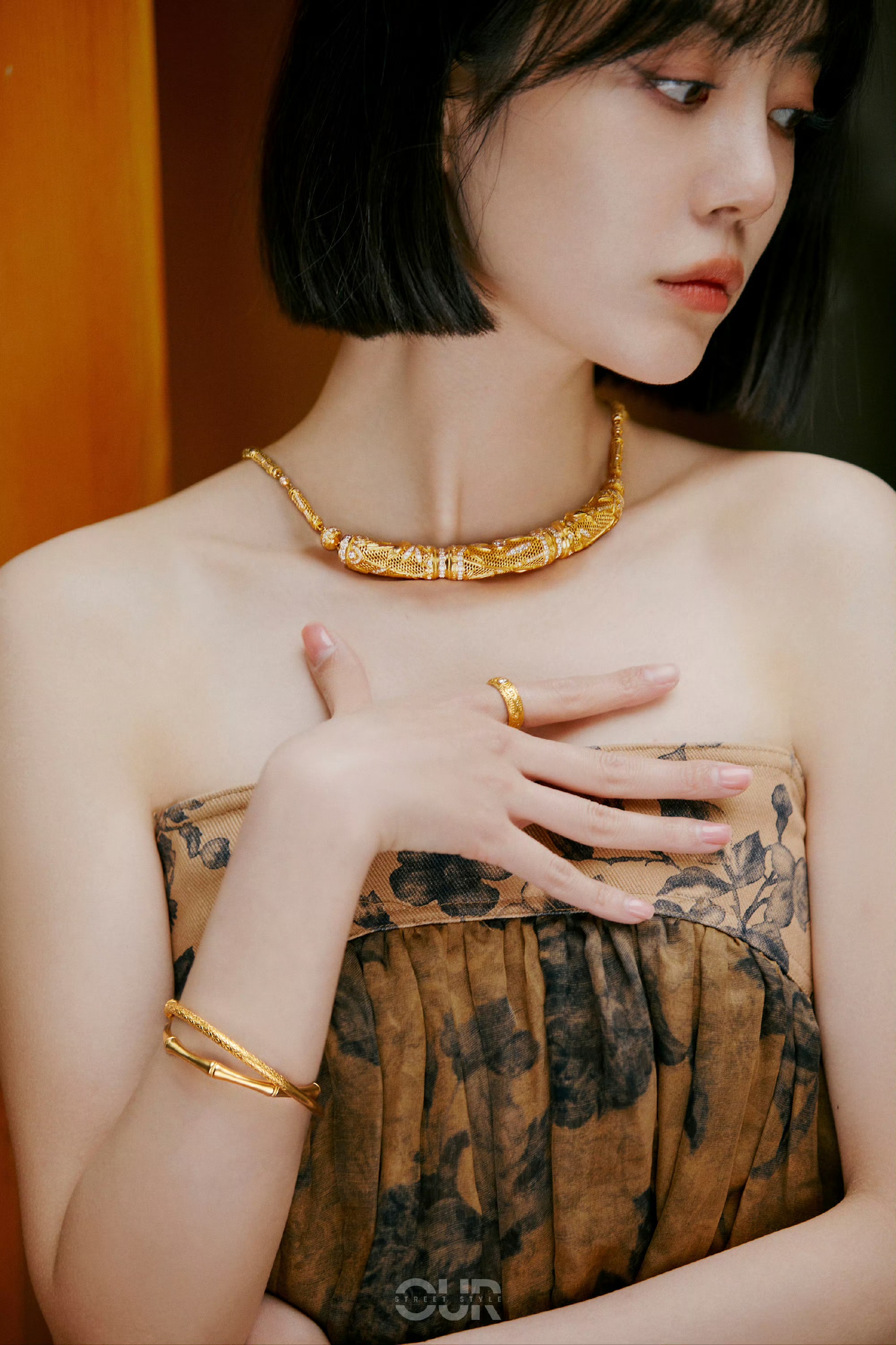 李溪芮金色质感，如梦亿幻 ???