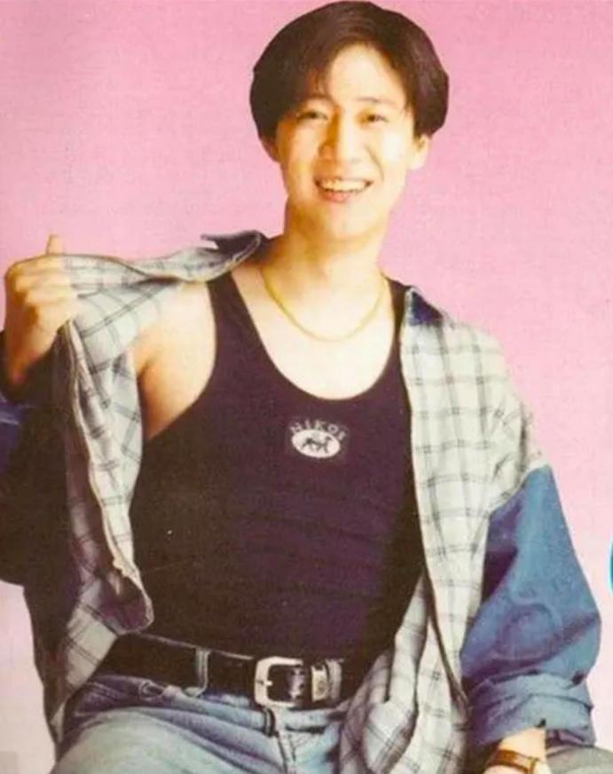 歌手解晓东：14次登春晚，曾提携章子怡，破产后抑郁住养老院？