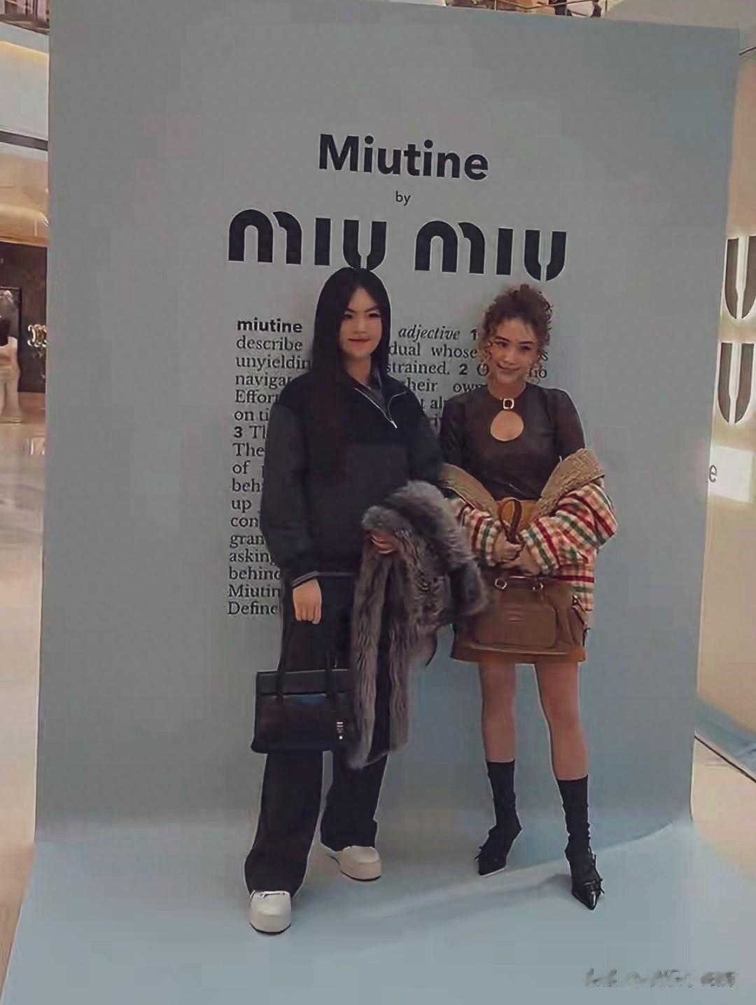 破尺度!王诗龄这次穿搭零差评,与何超莲合照美到不敢认