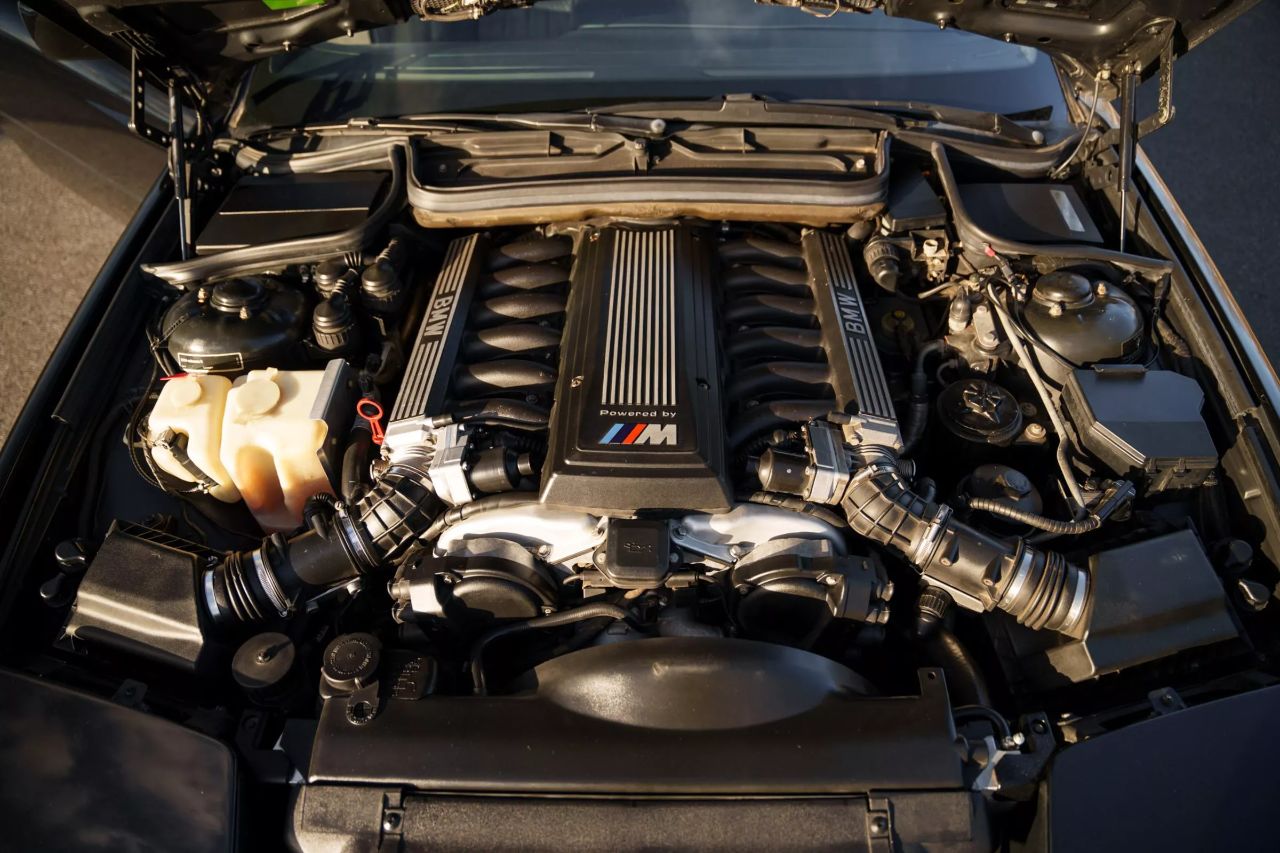 有人花6.1万美元把这辆1995年的手动版宝马850CSi“偷”回家