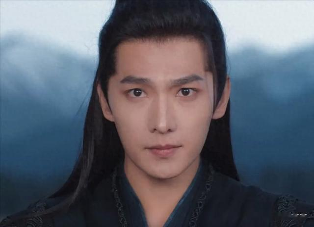 杨洋又要被配角掀桌！新剧状态输给两个镜头的曹骏，厚底鞋抢镜