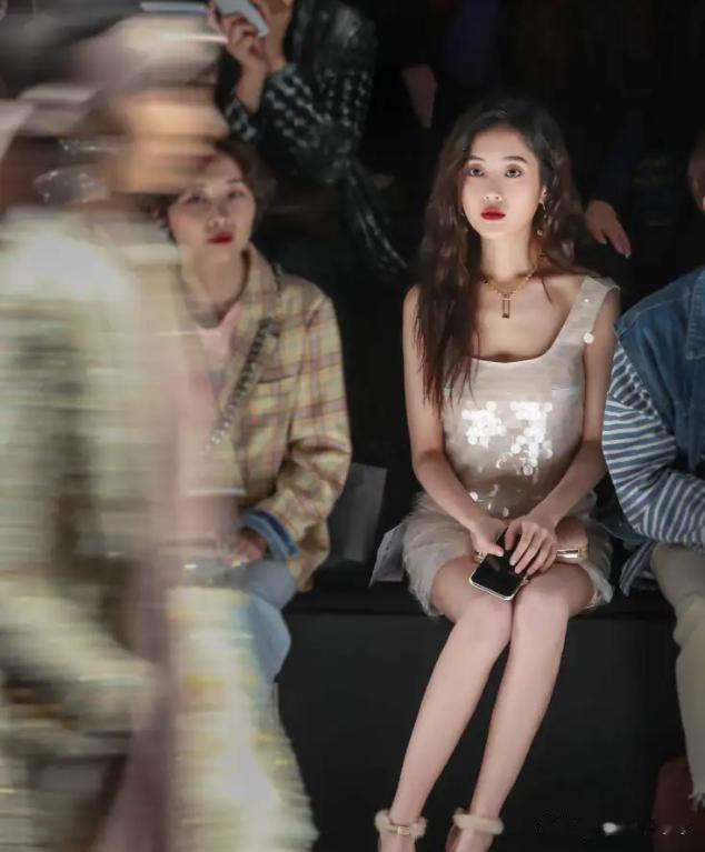 赵丽颖也没想到，当初自己身边的小丫鬟，瘦了50斤后终于火了