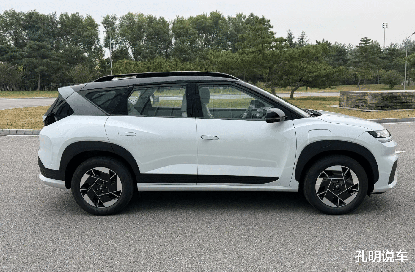 合资电车集体觉醒？现代EO羿欧起步11.98万，续航还真挺强