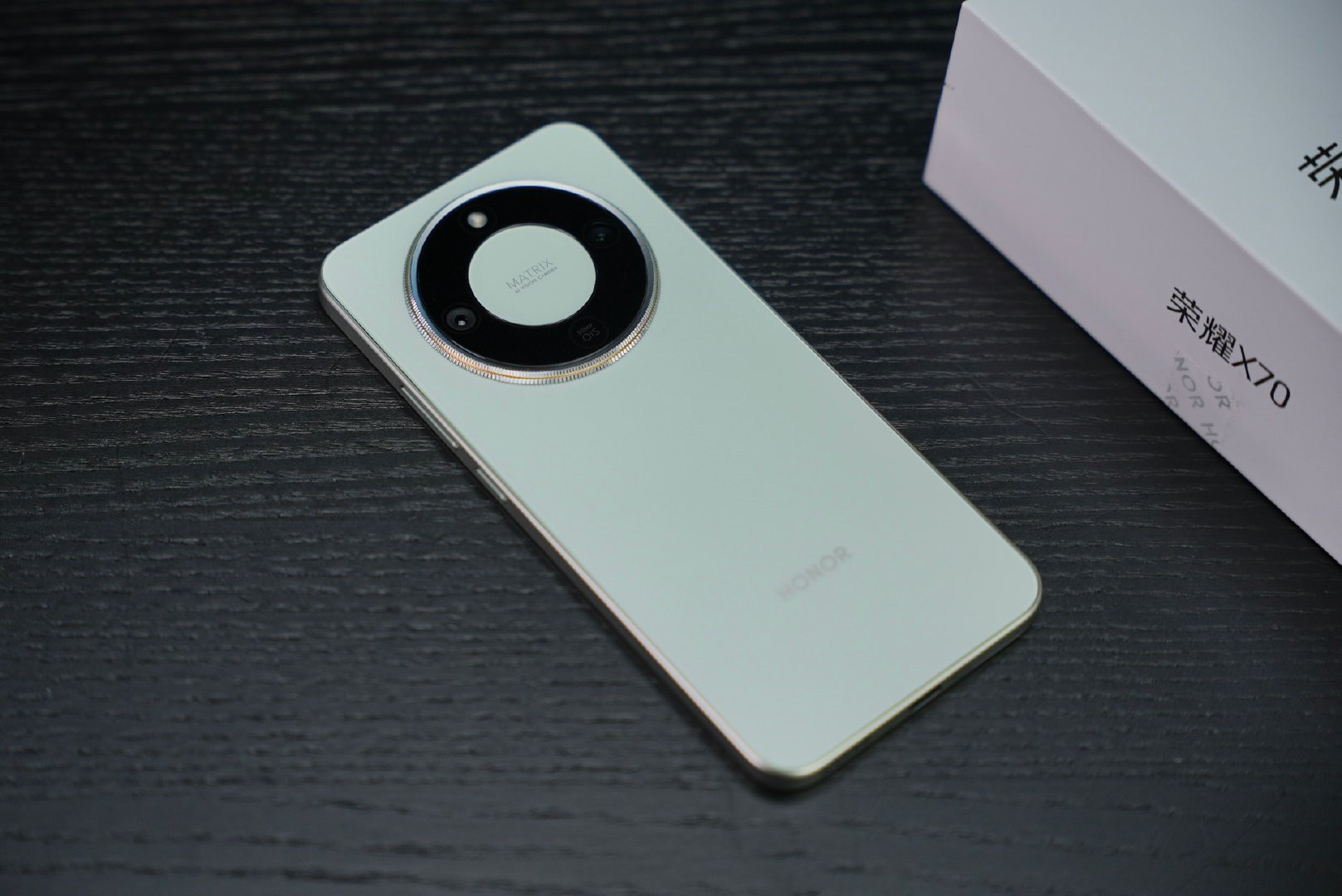 榮耀旗下的“千元機(jī)皇”！十面抗摔+超窄直屏+8300mAh+滿(mǎn)級(jí)防水