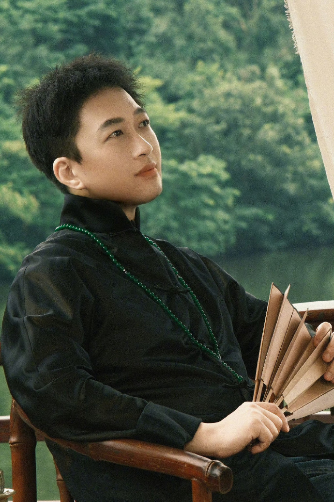 于正评价赵露思遭遇：赵露思是被自己人背刺