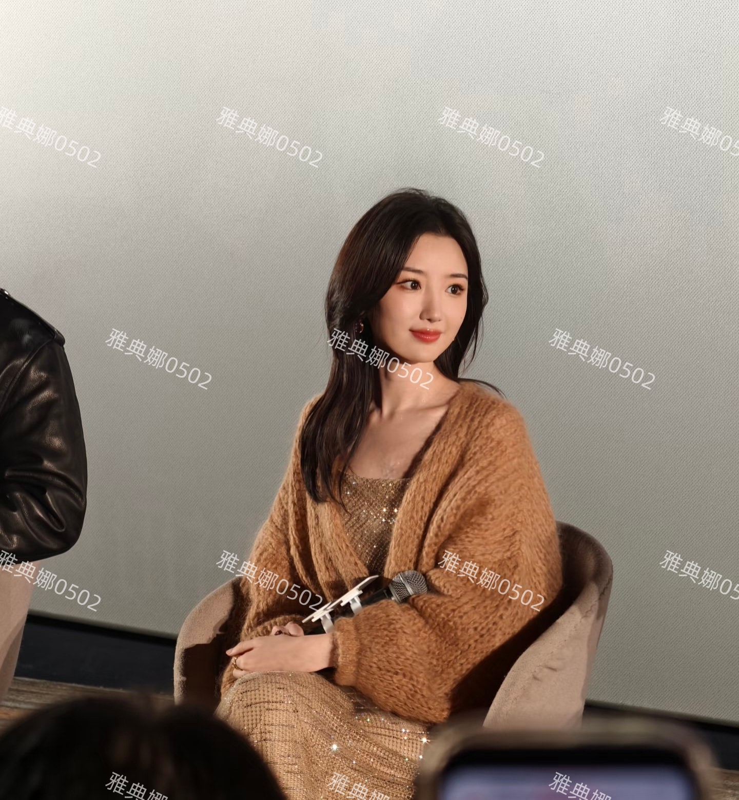 毛晓彤为啥本人很漂亮很甜美，但在剧里就像变了一个人似的？