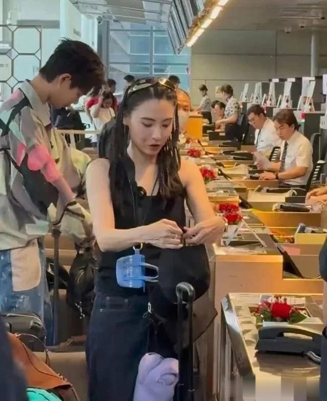 直到看完《一路繁花》张柏芝的表现，终于明白，向太才是笑面虎