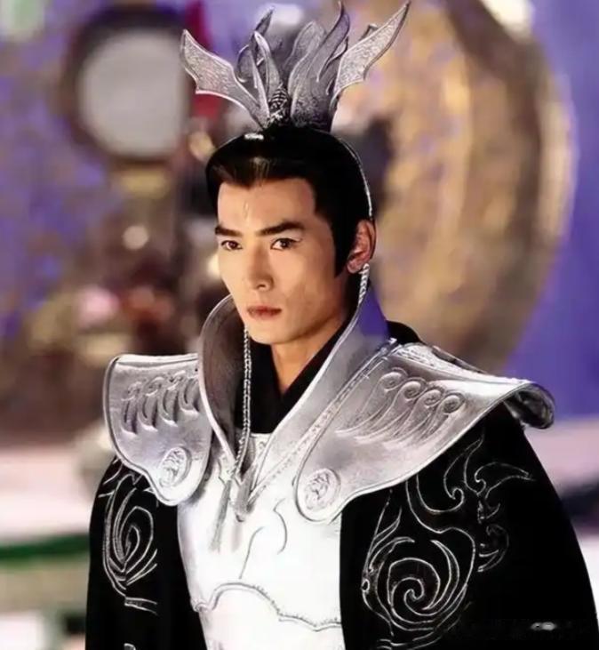 脸僵斗鸡眼,绿豆眼,长相磕碜却演“绝世美男”,到底谁给的自信