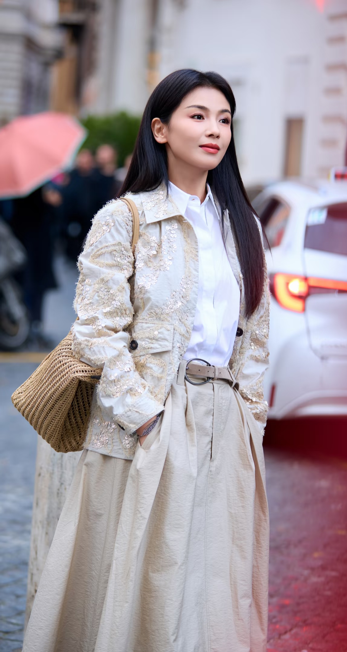 刘涛分享最新美照，简约穿搭美得好耀眼