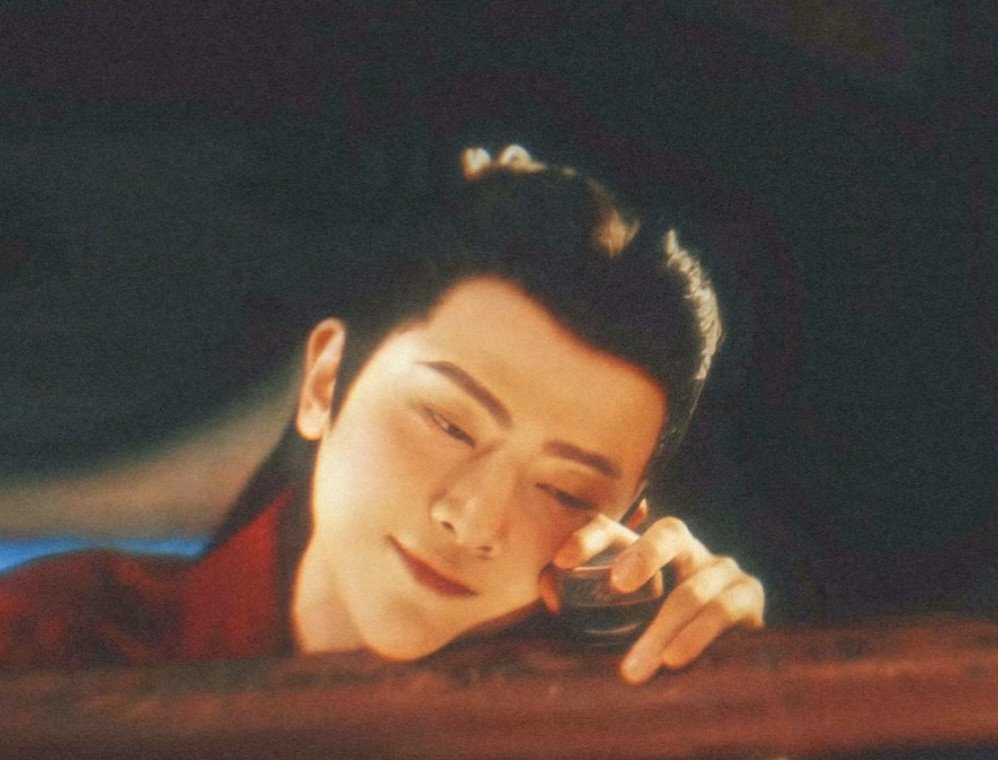 《折腰》男二引争议：从“白月光”到“阴湿男鬼”的人设崩塌？