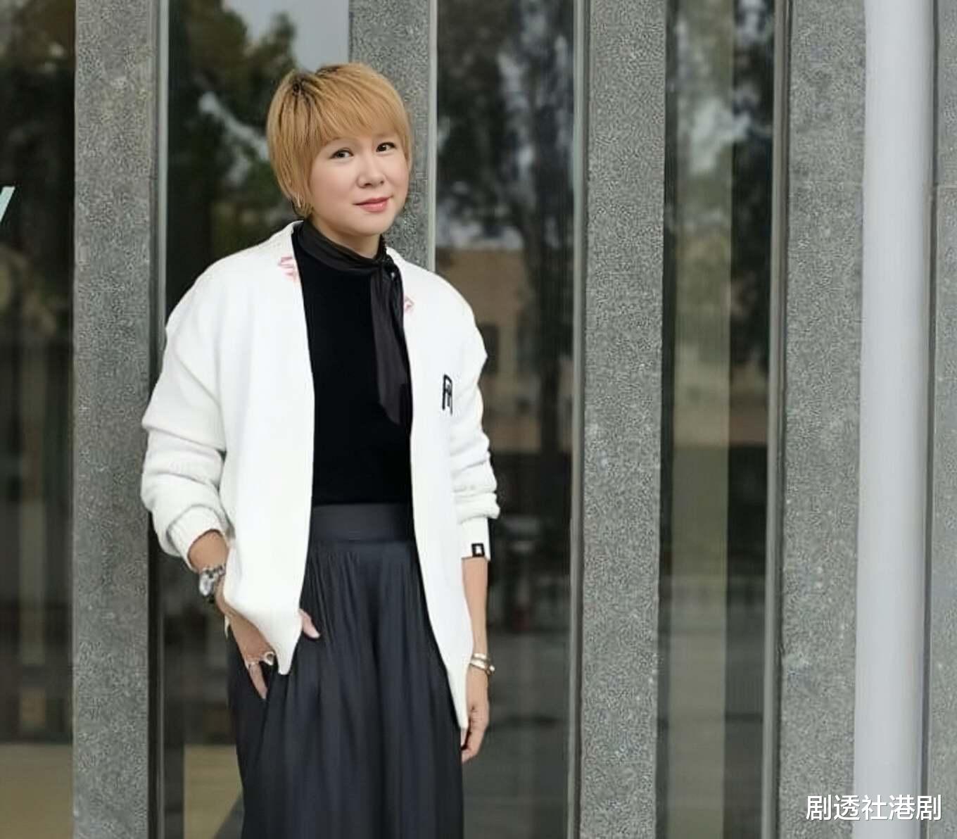 香港知名女星宣布复出，因更年期饱受情绪病困扰，是许志安初恋女友