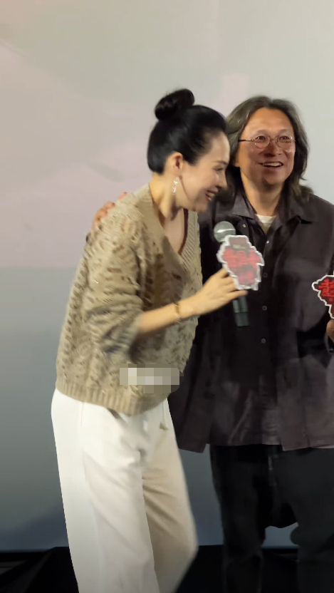 发布会上，当看到46岁章子怡跑步上台时，才知道张艺谋的话说对了