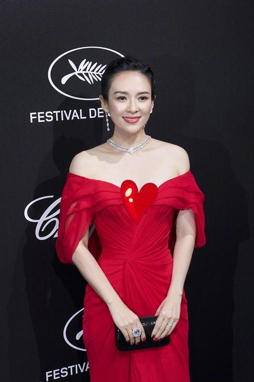 章子怡最新红毯造型惊艳外媒，不愧是国际章！