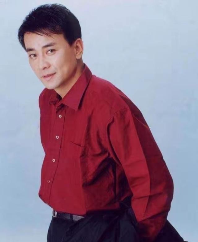 娶小23岁郝蕾，陪娇妻战胜家族遗传病，60岁的罗钢现在过得怎么样